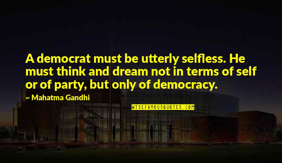 Supeditado En Quotes By Mahatma Gandhi: A democrat must be utterly selfless. He must